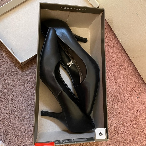 Target - Merona: Black Pointy Toe Kitten Heels - Picture 4 of 12
